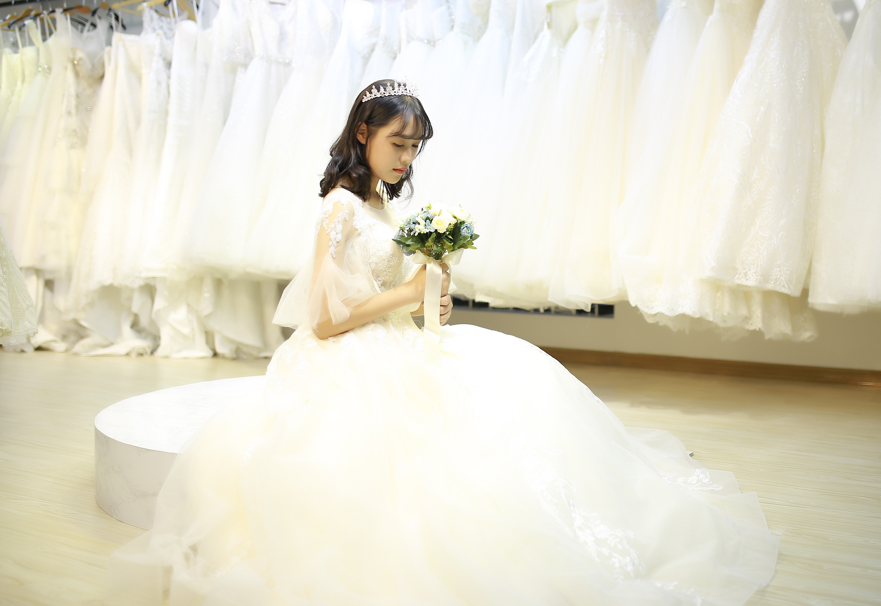 vivian婚纱礼服馆